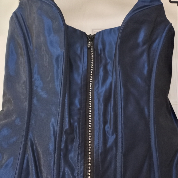 Tenue de bal ou de gala! 2pièces*5pieds 5pouces et moins*pour tour taille menue - Picture 3 of 3